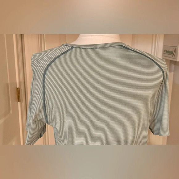 Lululemon Men’s Green & White Stripe Metal Vent Tech Short Sleeve Tee - Picture 2 of 9